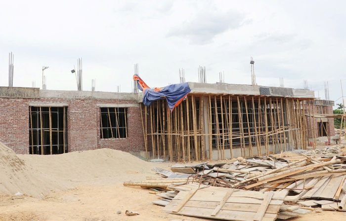 Các công trình trường nội trú liên cấp đang được tăng tốc thi công, mang theo kỳ vọng về một tương lai tươi sáng hơn cho học sinh miền biên viễn.