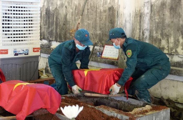 Sau khi hoàn thành lấy mẫu, các phần mộ liệt sĩ được hoàn trả nguyên trạng, giữ gìn sự tôn nghiêm tại Nghĩa trang Liệt sĩ Uông Bí.