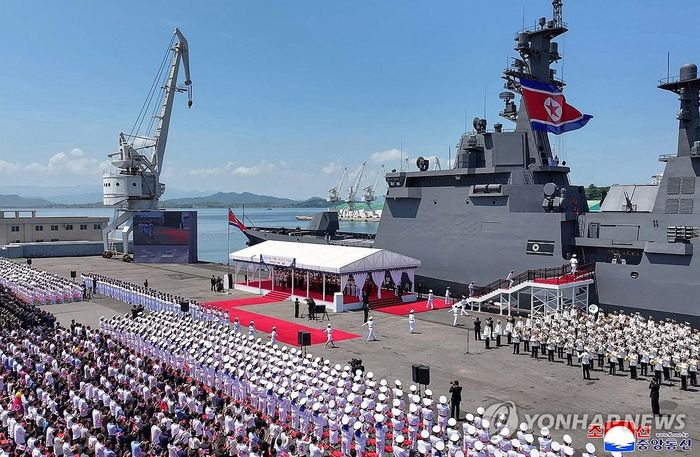 Lễ biên chế tàu khu trục Choe Hyon của Triều Tiên. Ảnh: Yonhap