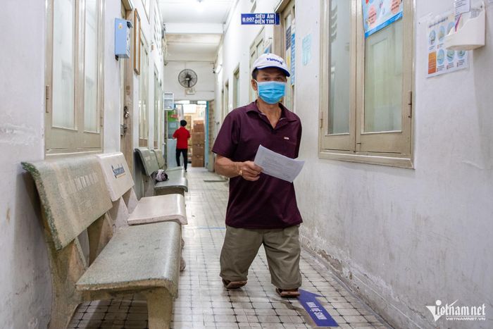 Thời gian tới, người khuyết tật sẽ được khám chữa bệnh tại nhà nếu không có khả năng tự đến cơ sở y tế. Ảnh: Nguyễn Huế
