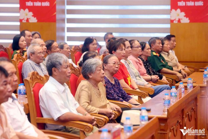 Các thân nhân liệt sĩ tham dự buổi lễ. Ảnh: Đình Hiếu