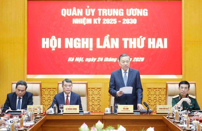 Tổng Bí thư, Chủ tịch nước Tô Lâm cùng Thủ tướng Lê Minh Hưng, Chủ tịch Quốc hội Trần Thanh Mẫn và Đại tướng Phan Văn Giang, Phó Thủ tướng, Bộ trưởng Quốc phòng tại hội nghị. Ảnh: TTXVN