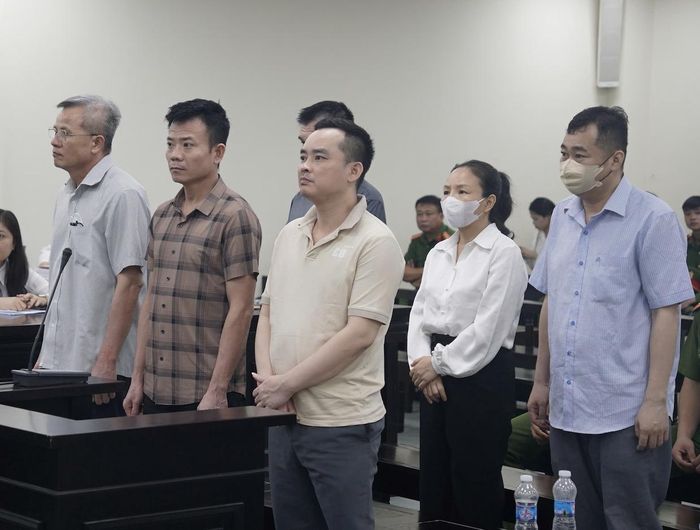 Các bị cáo tại tòa. Ảnh: TN