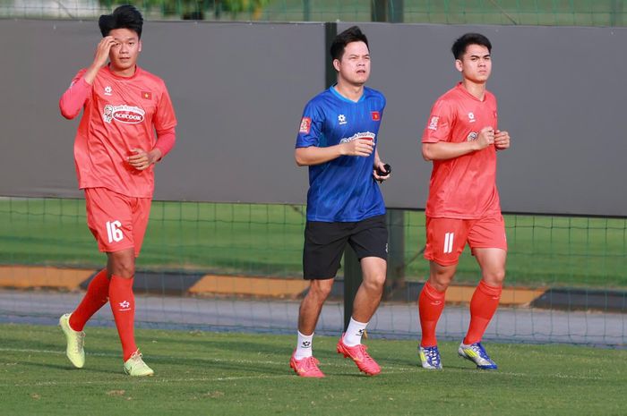 Ở buổi tập này, Thành Chung và Khuất Văn Khang phải tập riêng với bác sĩ. Trong khi đó, tân binh Ngô Đăng Khoa chưa xuất hiện trên sân do đang gặp chấn thương.
