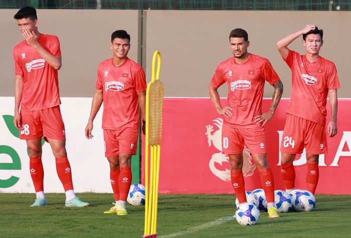 Tuyển Việt Nam nỗ lực tập luyện, quyết bảo vệ ngôi vô địch ASEAN Cup.
