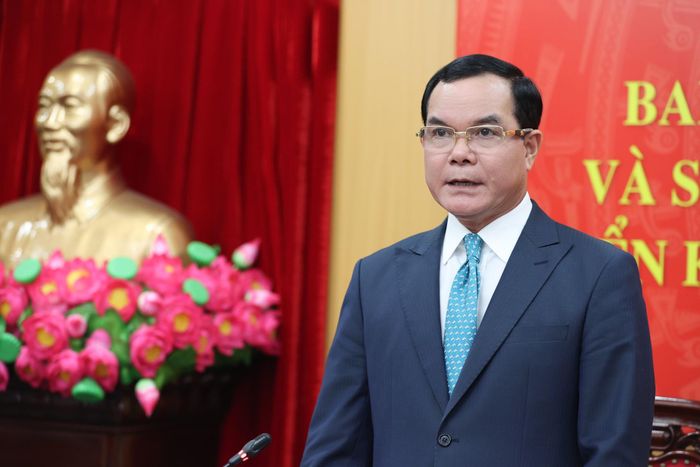 Bí thư Đảng ủy, Bộ trưởng Dân tộc và Tôn giáo Nguyễn Đình Khang yêu cầu các cấp ủy, tổ chức đảng tiếp tục phát huy vai trò hạt nhân chính trị, tăng cường đoàn kết, thống nhất, tập trung lãnh đạo hoàn thành tốt các nhiệm vụ được giao. Ảnh: Lê Anh Dũng