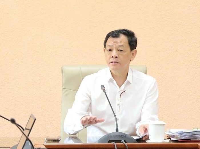 PGS.TS Nguyễn Tri Thức, Thứ trưởng Bộ Y tế phả biểu chủ trì cuộc họp.