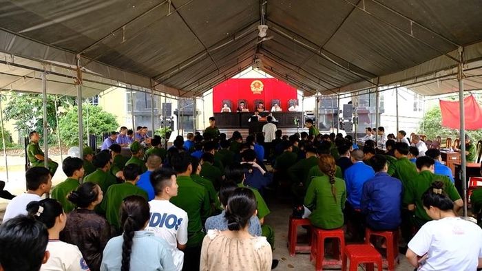  Phiên tòa xét xử sơ thẩm vụ án Tổ chức sử dụng trái phép chất ma túy tại quán Karaoke Crown, TP Cần Thơ