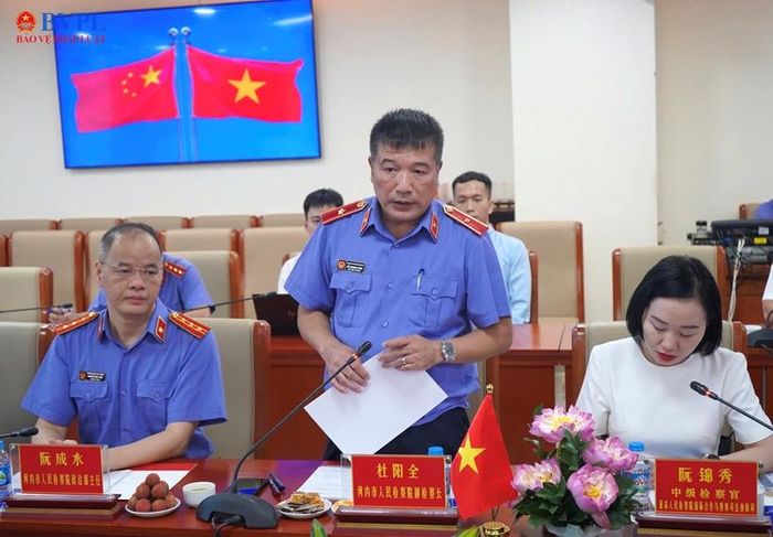  Đồng chí Đỗ Dương Toàn, Phó Viện trưởng VKSND Thành phố Hà Nội phát biểu tại buổi làm việc.