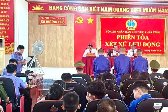  Đại diện VKSND khu vực 4 thực hành quyền công tố tại phiên tòa của các đối tượng sử dụng trái phép chất ma túy
