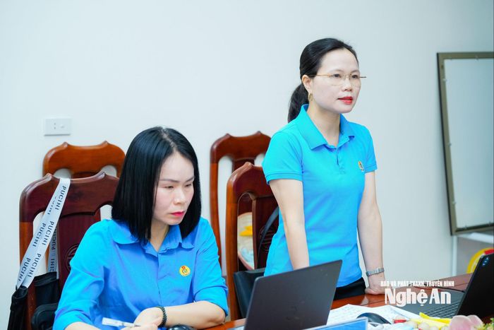 Phó Chủ tịch Liên đoàn Lao động tỉnh Phan Thị Trang phát biểu tại hội nghị. Ảnh: TL