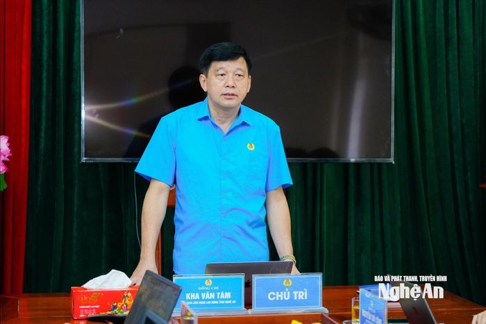 Chủ tịch Liên đoàn Lao động tỉnh Kha Văn Tám phát biểu tại hội nghị. Ảnh: TL