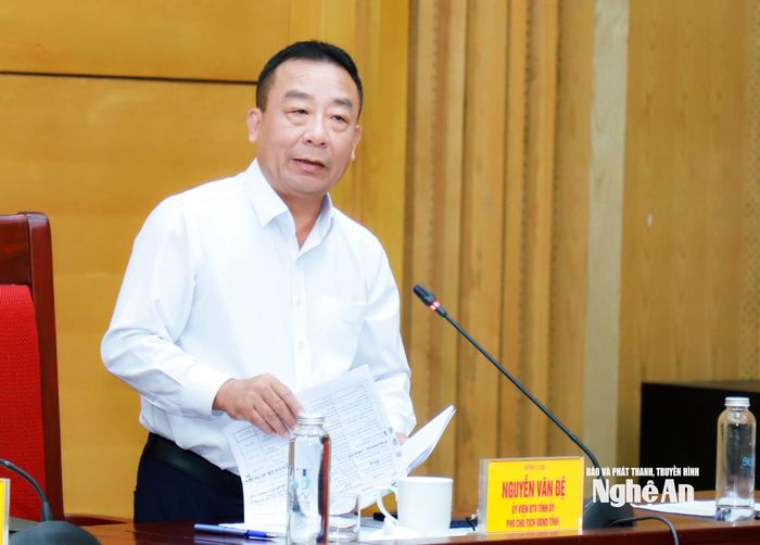 Phó Chủ tịch UBND tỉnh Nguyễn Văn Đệ phát biểu các nội dung liên quan đến Dự án Hạ tầng ưu tiên và phát triển đô thị thích ứng với biến đổi khí hậu. Ảnh: Thành Duy