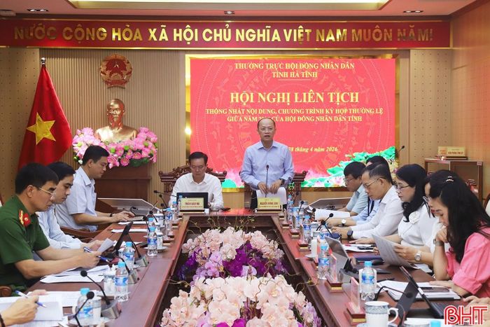 Các đồng chí: Nguyễn Hồng Lĩnh - Phó Bí thư Thường trực Tỉnh ủy, Chủ tịch HĐND tỉnh và Trần Báu Hà - Phó Chủ tịch Thường trực UBND tỉnh chủ trì hội nghị liên tịch thống nhất nội dung, chương trình kỳ họp thường lệ giữa năm 2026 của HĐND tỉnh khóa XIX.