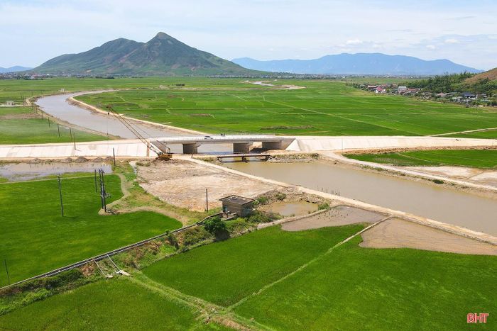 Hiện nay, chủ đầu tư đang đốc thúc nhà thầu xây dựng kế hoạch thi công chi tiết từng thời điểm để có thể hoàn thành dự án trước mùa mưa bão 2026.