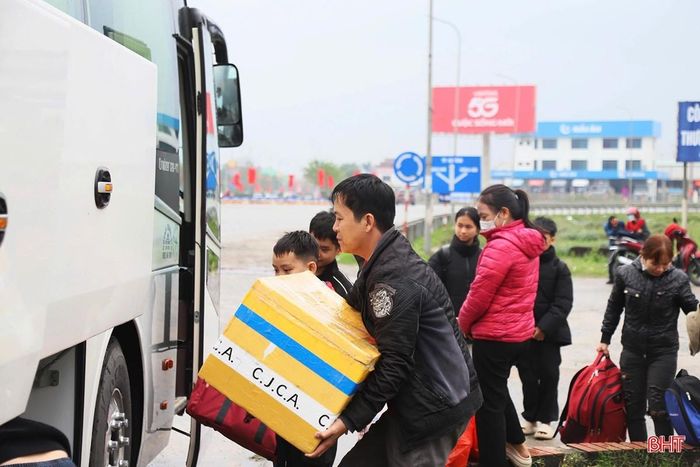 Dòng người rời Hà Tĩnh đến các khu công nghiệp, đô thị lớn mưu sinh vẫn là câu chuyện xuyên suốt nhiều năm qua.