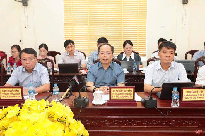Đồng chí Nguyễn Duy Lâm – Ủy viên Trung ương Đảng, Bí thư Tỉnh ủy, Trưởng đoàn ĐBQH tỉnh chủ trì phiên tiếp công dân định kỳ tháng 6.
