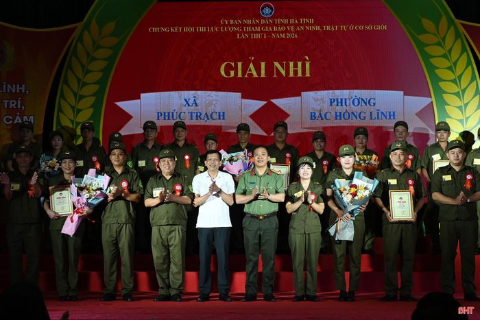 ... giải nhì cho các đội xã Phúc Trạch, phường Bắc Hồng Lĩnh...