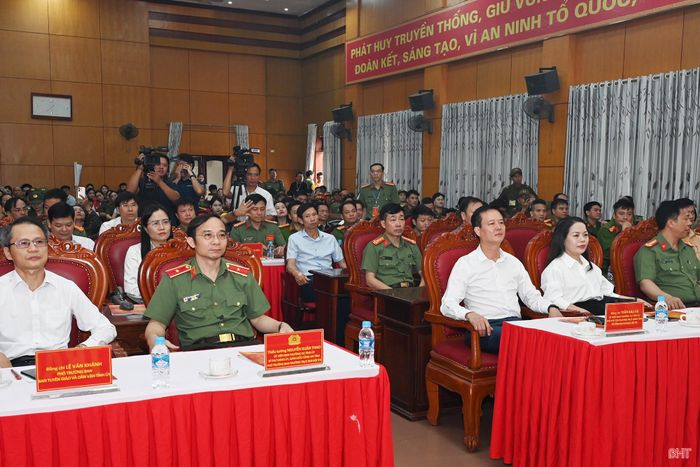 Đại biểu tham dự hội thi.