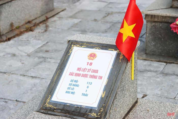Nghĩa trang Liệt sĩ Đức Thọ có 571 phần mộ liệt sĩ, trong đó có 24 phần mộ chưa xác định được thông tin.