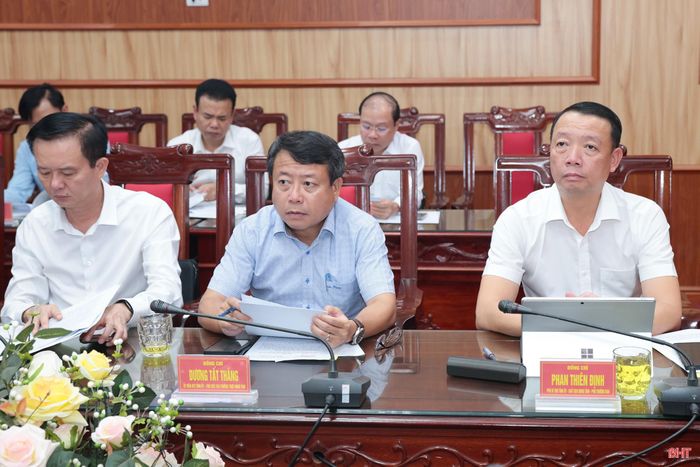 Đồng chí Phan Thiên Định – Phó Bí thư Tỉnh ủy, Chủ tịch UBND tỉnh, Phó Trưởng ban Chỉ đạo cùng các đại biểu tham dự hội nghị.
