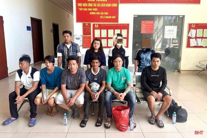 8 đối tượng chính trong đường dây sản xuất, tàng trữ, mua bán súng bị bắt giữ.