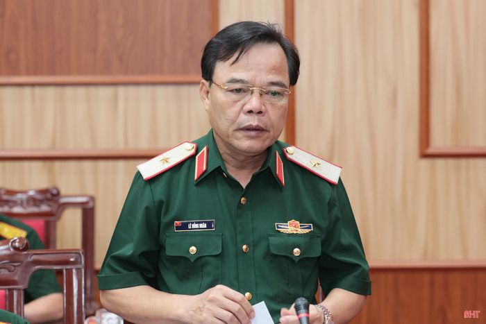 Thiếu tướng Lê Hồng Nhân – Phó Tư lệnh, Tham mưu trưởng Quân khu 4 ghi nhận, đánh giá cao những kết quả đạt được trong lãnh đạo, chỉ đạo thực hiện nhiệm vụ quân sự, quốc phòng 6 tháng đầu năm 2026 của Đảng ủy Quân sự tỉnh Hà Tĩnh.