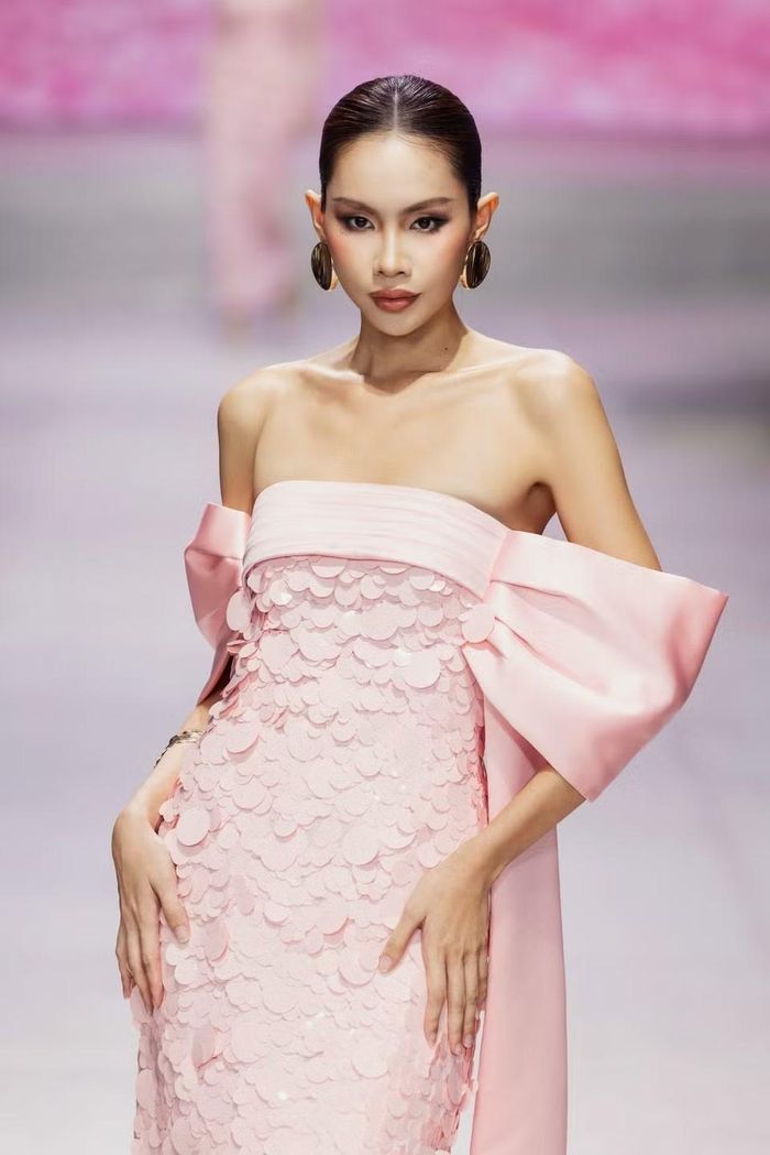 Một thiết kế trong bộ sưu tập “Golden Heart Veil” của Thảo Nguyễn.