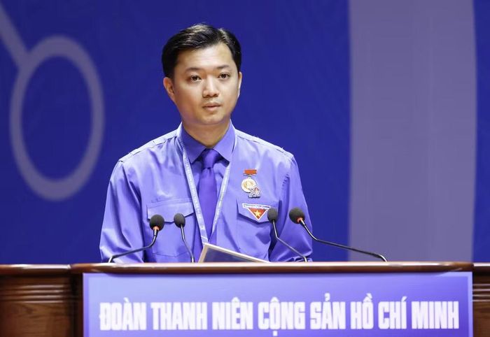 Bí thư Trung ương Đoàn Nguyễn Minh Triết trình bày tờ trình Báo cáo chính trị. (Ảnh: Vietnam+)