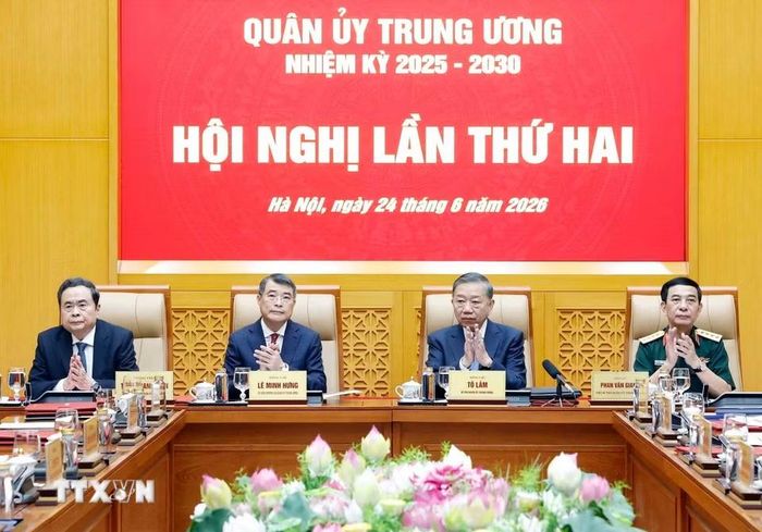 Tổng Bí thư, Chủ tịch nước Tô Lâm cùng Thủ tướng Lê Minh Hưng, Chủ tịch Quốc hội Trần Thanh Mẫn và Đại tướng Phan Văn Giang, Ủy viên Bộ Chính trị. Phó Bí thư Quân ủy Trung ương, Phó Thủ tướng, Bộ trưởng Quốc phòng chủ trì Hội nghị lần thứ hai Quân ủy Trung ương nhiệm kỳ 2025-2030. (Ảnh: Thống Nhất/TTXVN)