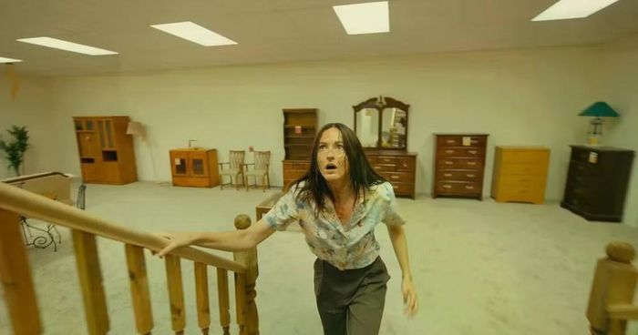 "Backrooms" đi từ nỗi sợ vô hình đến trở thành hiện tượng hữu hình gây sốt vì mức độ ám ảnh. (Ảnh: A24)