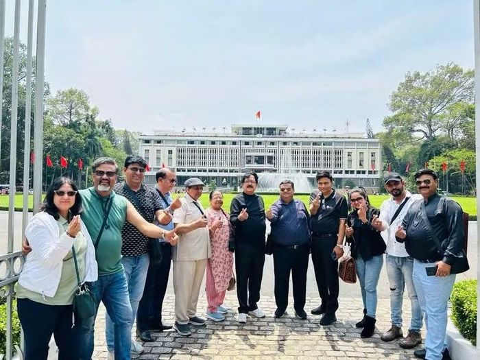 Du khách Ấn Độ tham quan Dinh Độc Lập, Thành phố Hồ Chí Minh. (Ảnh: CTV/Vietnam+)
