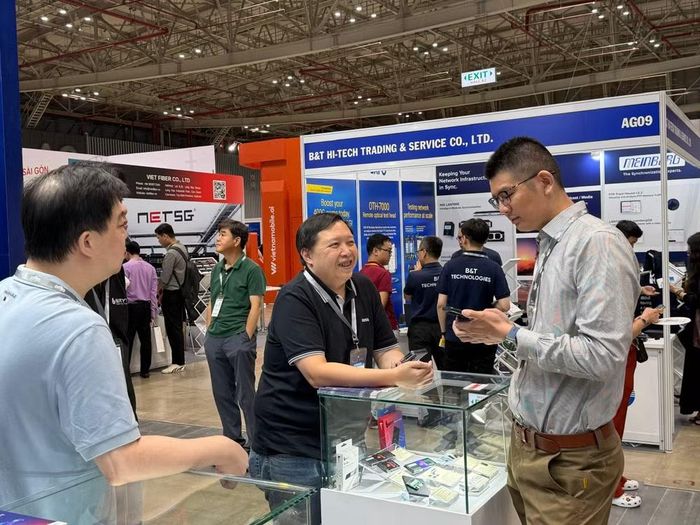 TELEFILM Vietnam và Vietnam ICTCOMM 2026 quy tụ nhiều doanh nghiệp hàng đầu trong lĩnh vực viễn thông, công nghệ thông tin và truyền thông giao lưu, trao đổi kinh nghiệm. (Ảnh: Khánh Ly/Vietnam+)