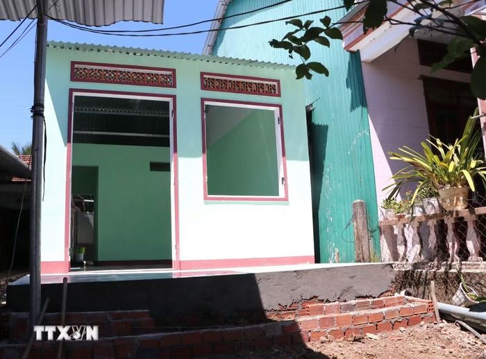 Ngôi nhà của chị Lê Thị Kiều, xã Trà Bồng đã cơ bản hoàn thành, nhưng do khó khăn nên chị chưa lắp cửa và công trình phụ. (Ảnh: Đinh Hương/TTXVN)