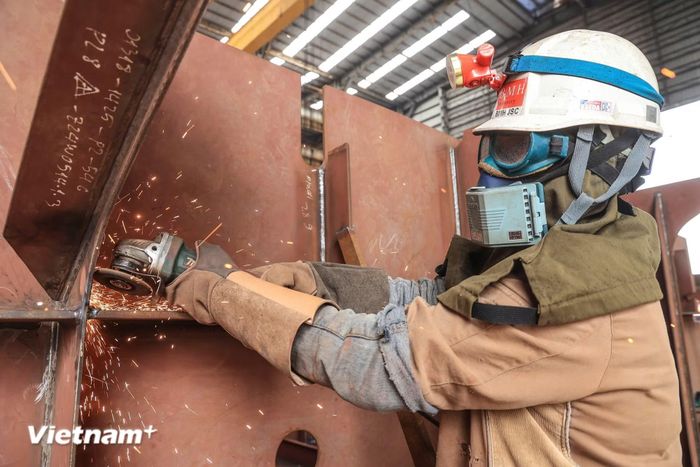 Chính sách vĩ mô thẩm thấu vào đời sống thực tế của các doanh nghiệp thì khoảng vẫn còn hiện hữu. (Ảnh: PV/Vietnam+)