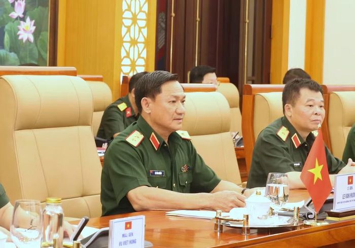 Trung tướng Lê Văn Hướng (trái), Phó Tổng Tham mưu trưởng Quân đội nhân dân Việt Nam tại hội đàm. (Ảnh: PV/Vietnam+)