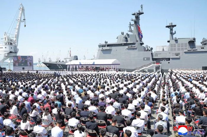 Lễ bàn giao tàu khu trục Choe Hyon ở thành phố cảng Nampho, Triều Tiên, ngày 23/6. (Ảnh: KCNA/TTXVN)