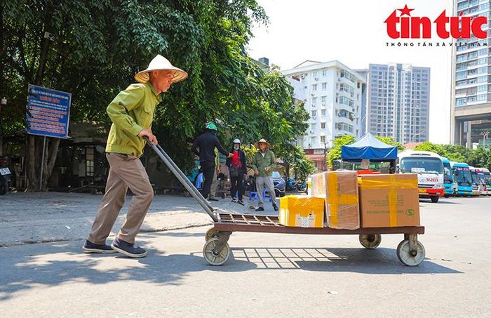 Nắng nóng gay gắt ở Bắc Bộ, Trung Bộ.