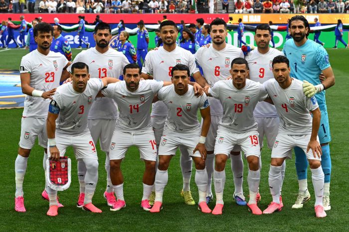 Đội hình ra sân đội tuyển Iran trước khi bước vào cuộc đối đầu với đội tuyển Bỉ ở lượt trận bảng G. Ảnh: AFP/TTXVN (Ảnh không cho phép bên thứ ba khai thác, chia sẻ lại)