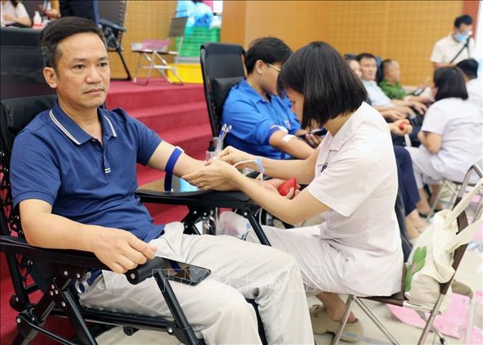 Hơn 700 tình nguyện viên hiến máu trong buổi khai mạc Hành trình Đỏ 2026 và Ngày hội hiến máu "Giọt hồng Đất Tổ".