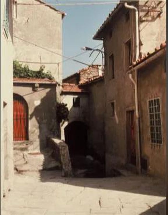 Quê hương của Franco Magnani là Pontito, một ngôi làng nhỏ trên vùng đồi Tuscany của Italy.