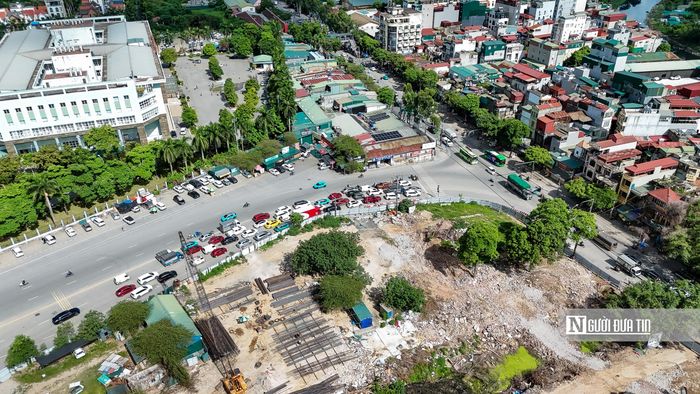 Khu vực nút giao Phạm Tu - đường 70 nằm ngay cạnh Bệnh viện K Tân Triều, khu vực này với lưu lượng phương tiện giao thông dày đặc vào giờ cao điểm. Từ lâu, khu vực này đã trở thành "điểm đen" ùn tắc giao thông trên địa bàn.