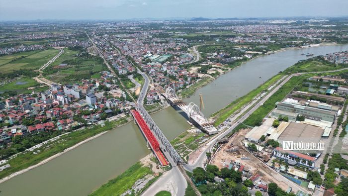 Đây là công trình trọng điểm nhằm thay thế cầu Đuống cũ đã khai thác hơn 120 năm, vốn là điểm nghẽn hạ tầng kéo dài do dùng chung kết cấu cho cả đường sắt và đường bộ.