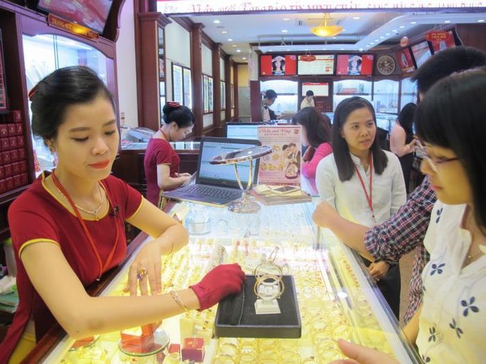 Cập nhật mới nhất giá vàng hôm nay 24/6. Ảnh: Đỗ Huyền - TTXVN