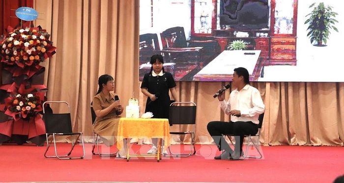 Tiểu phẩm giữ nếp nhà và tình yêu thương của các thành viên trước tốc độ phát triển thương mại điện tử của gia đình anh Phạm Dương Vĩnh Lộc, phường Sa Đéc. Ảnh: Hồng Nhung - TTXVN