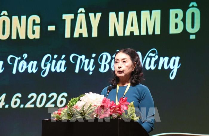 Bà Hồ Kim Liên, Phó Chủ tịch, Trưởng Ban Xúc tiến thương mại, Hiệp hội Nữ Doanh nhân Việt Nam, Trưởng Ban tổ chức phát biểu khai mạc. Ảnh: Ngọc Thiện - TTXVN