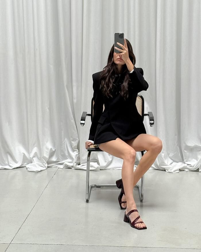Điểm cộng lớn nhất của sandal mũi vuông chính là tính linh hoạt. Ảnh: @alohas