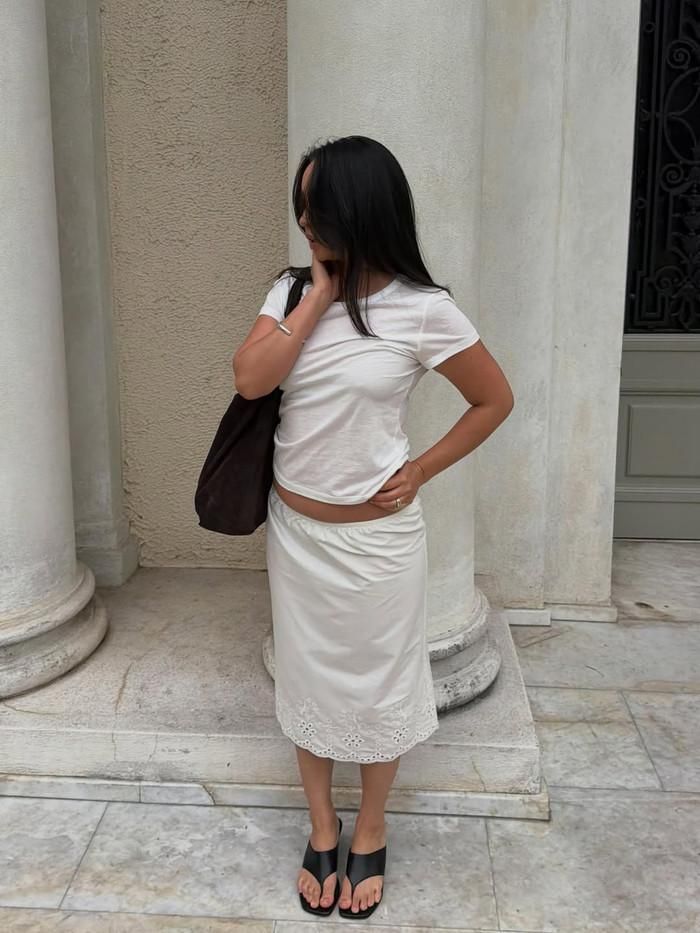 Sandal mũi vuông là xu hướng giày dép mới của mùa hè. Ảnh: @jordanrisa