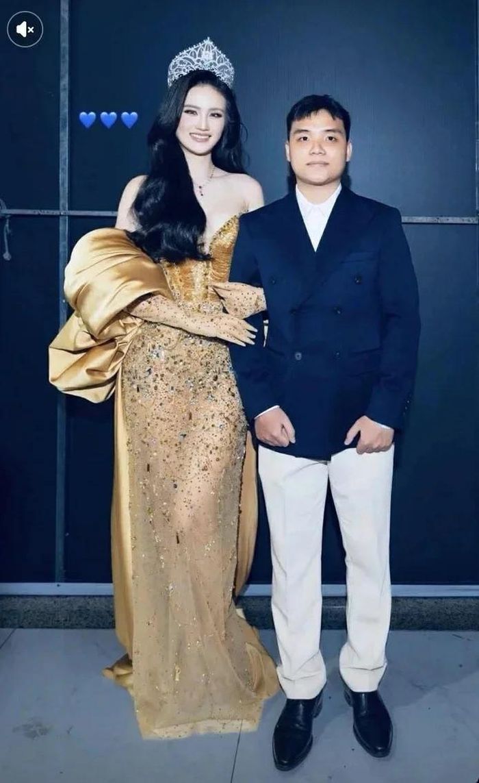 Bạn trai đến chung vui khi Hoa hậu Ý Nhi kết thúc nhiệm kỳ Miss World Vietnam hồi tháng 3 vừa qua.