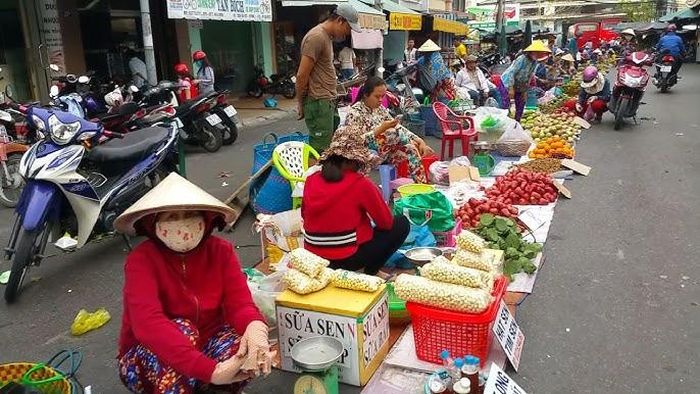 Những phiên chợ với những lời chào hỏi thân tình giữa tiểu thương và du khách khiến ai nấy đều mang ấn tượng đẹp.